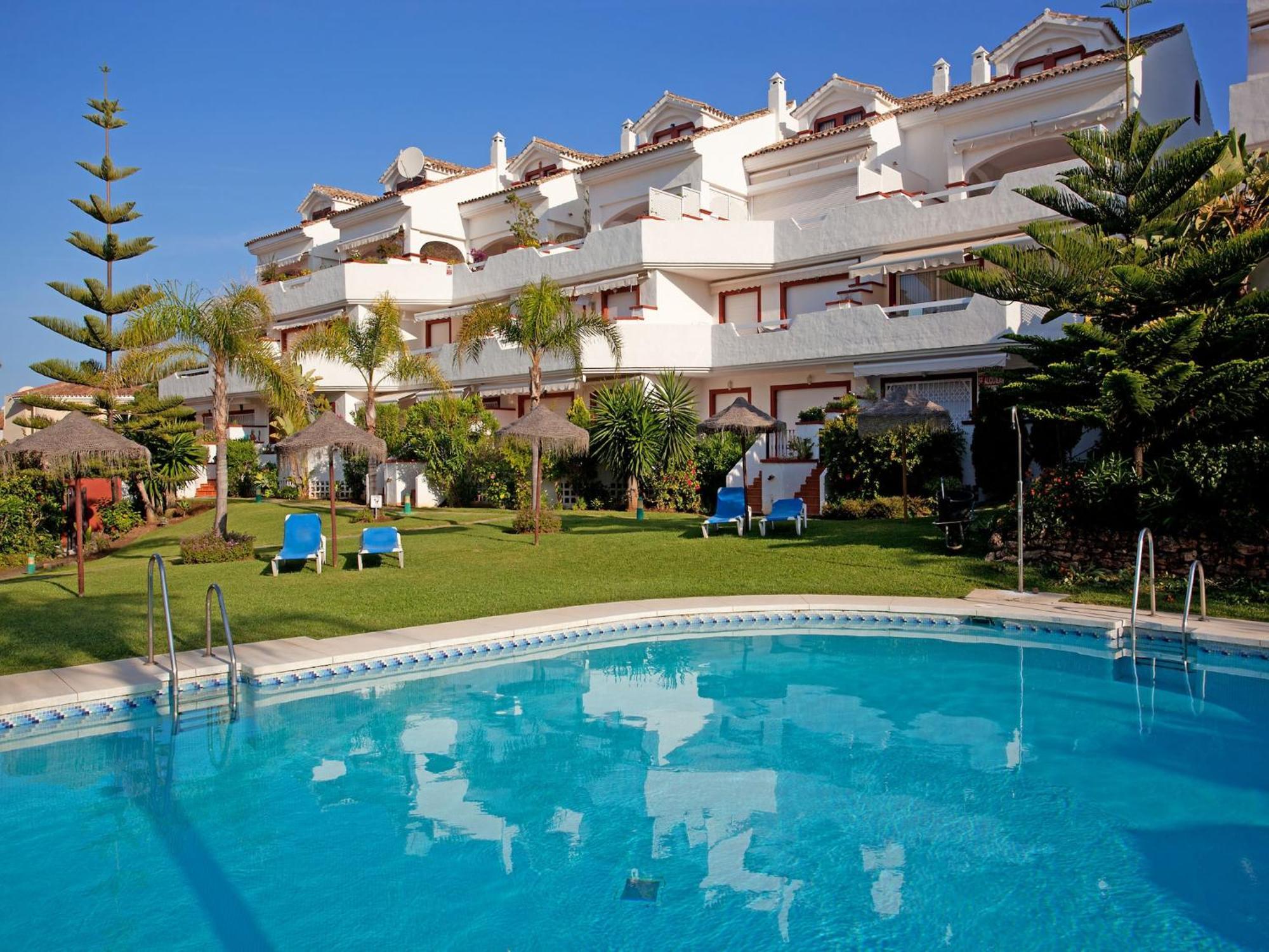 Lovely With Shared Pool Apartment