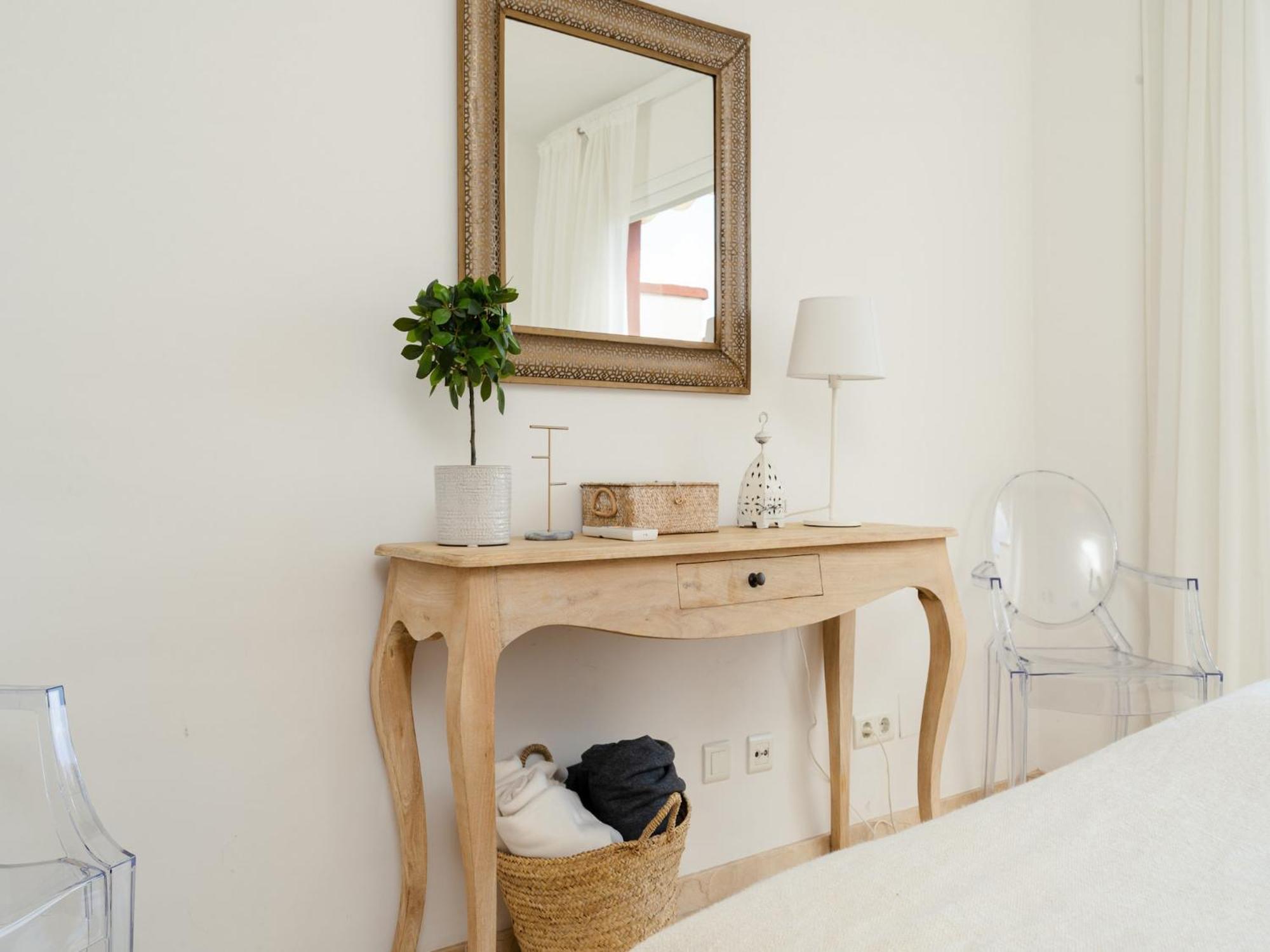Lovely With Shared Pool Apartment *